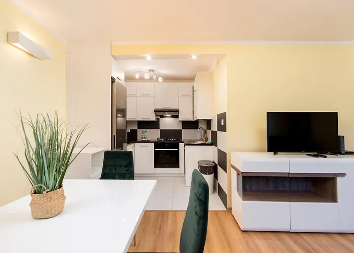 Kalinowe Green Apartment By Bookinghost